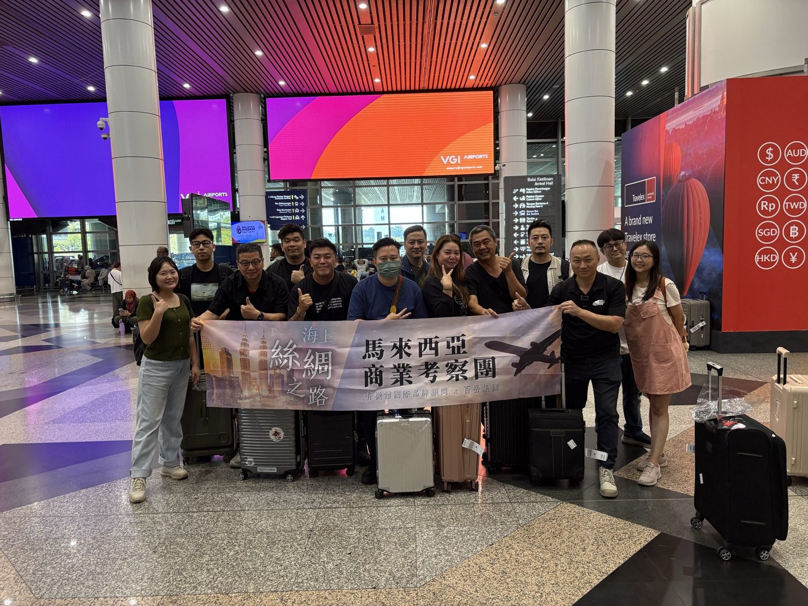 考察團在吉隆坡機場入境大廳合照